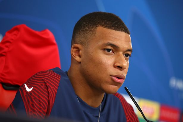 Kylian Mbappe and Paris Saint-Germain back in talks over new contract.