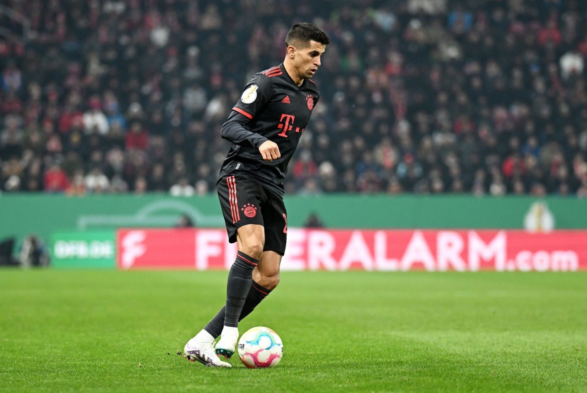 Joao Cancelo gets an assist on his Bayern debut!