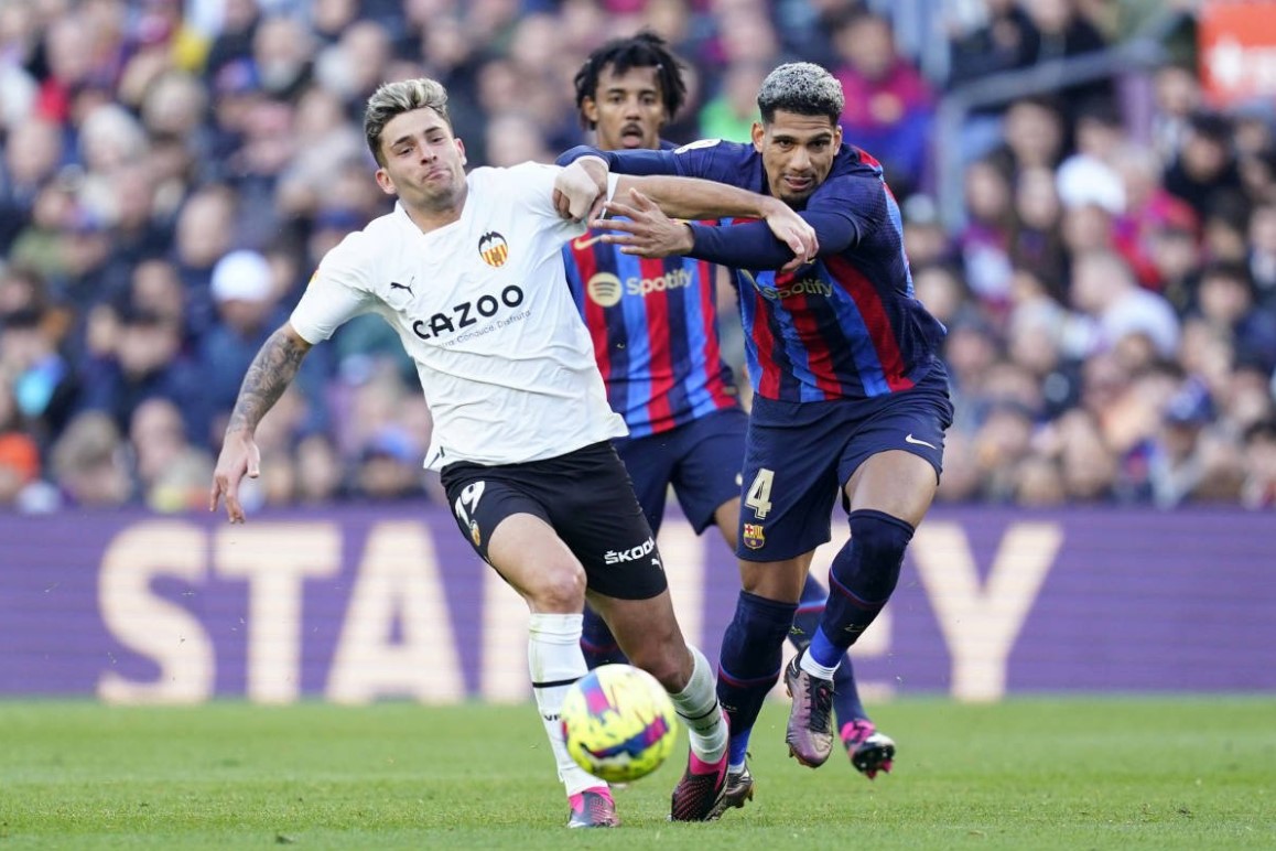 Araujo studied Sergio Ramos movement and thus improved his defensive ability.